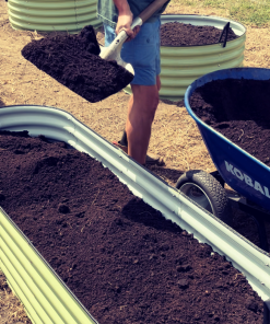 Alternative view of Olle Gardens 17" Tall x 42" Round Raised Garden Beds